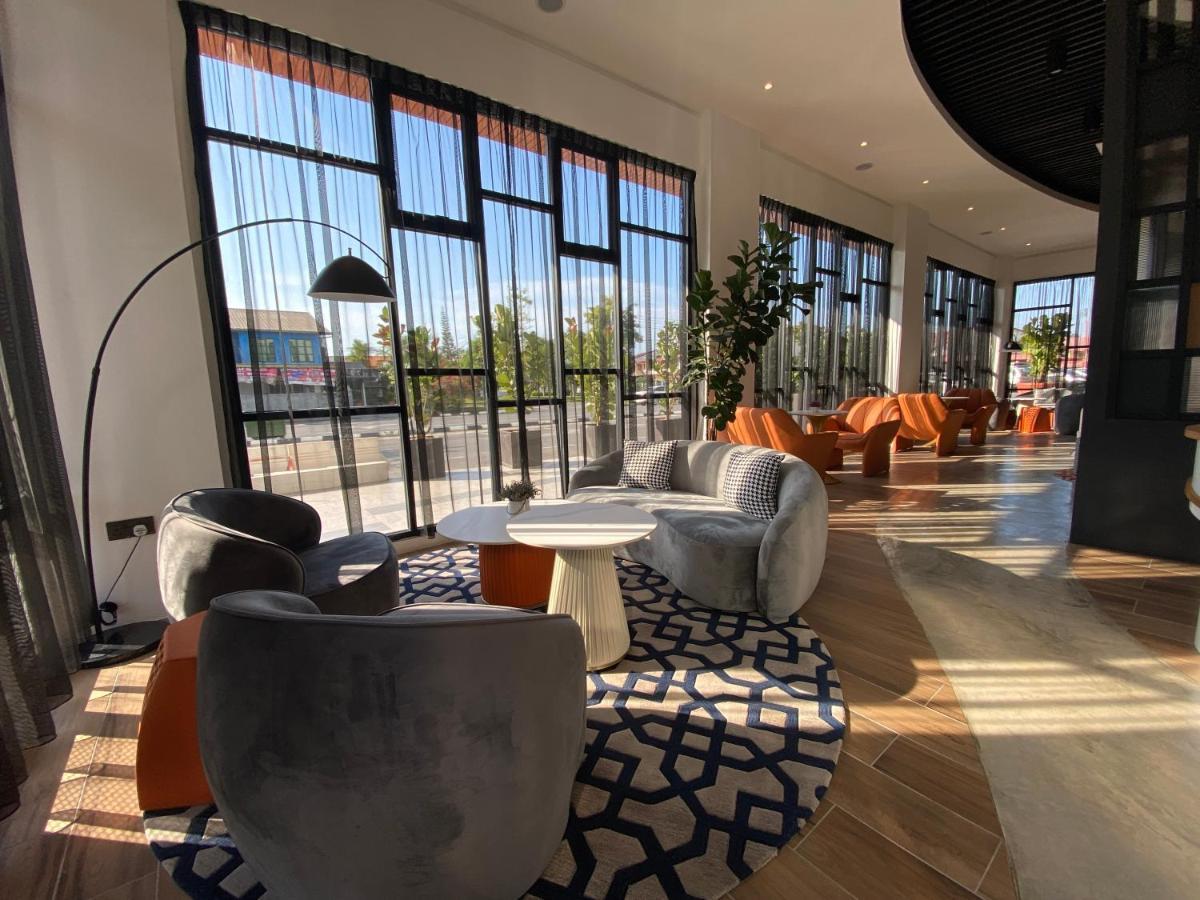 Otel Hotel Suite Sibu Kültér fotó