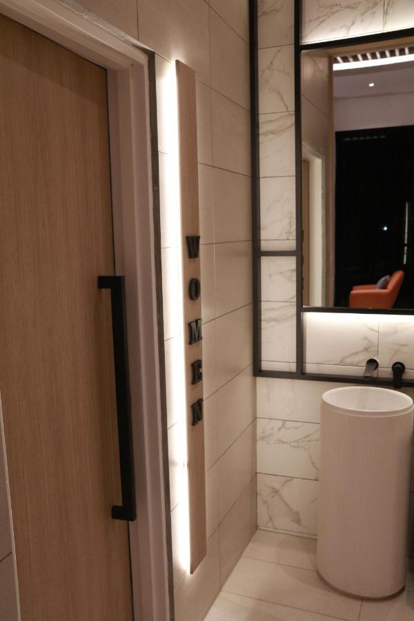 Otel Hotel Suite Sibu Kültér fotó