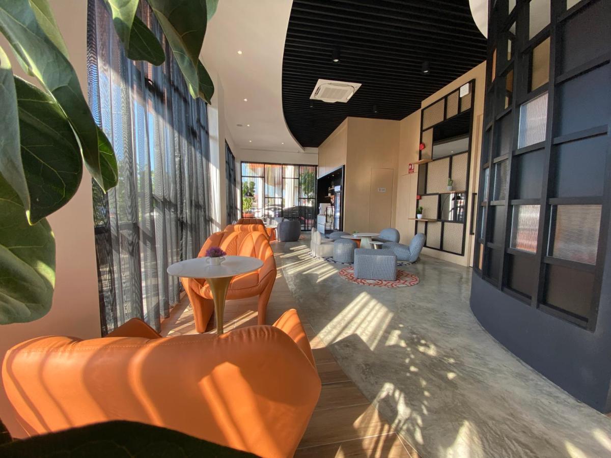 Otel Hotel Suite Sibu Kültér fotó
