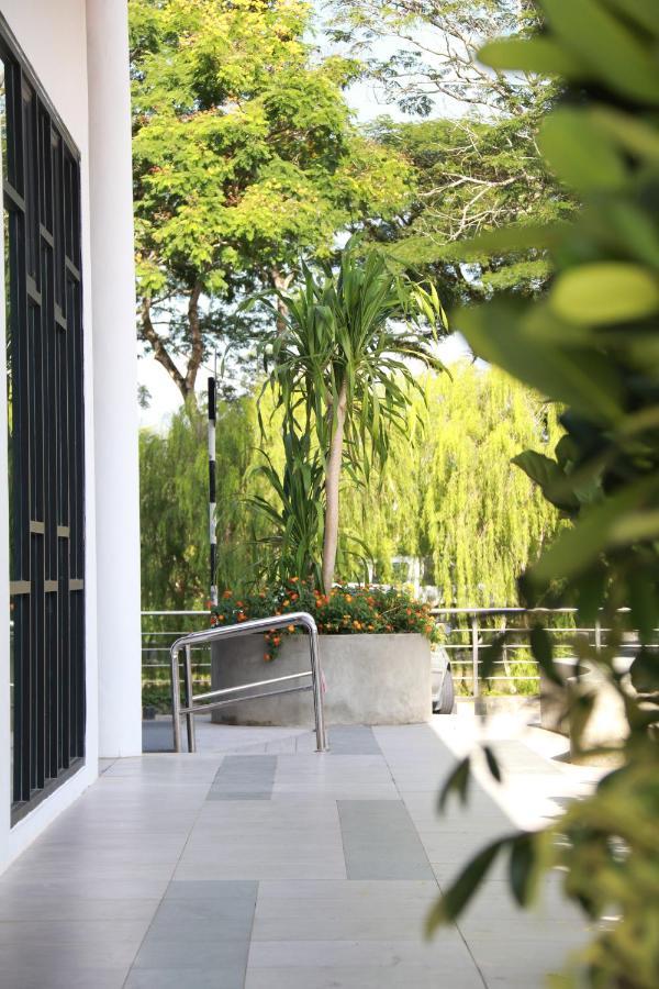 Otel Hotel Suite Sibu Kültér fotó